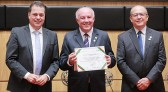 ALESC entrega Certificado de Responsabilidade Social para Sicoob São Miguel