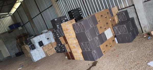 BPFRON localiza depósito com vinhos, azeite e cigarros eletrônicos contrabandeados