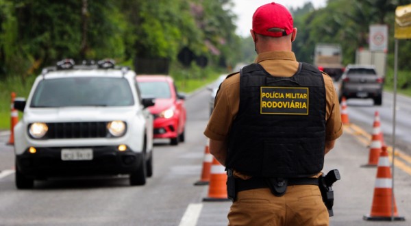 Polícia Rodoviária prende dois homens que transportavam mais de 200 kg. de maconha em Mariópolis