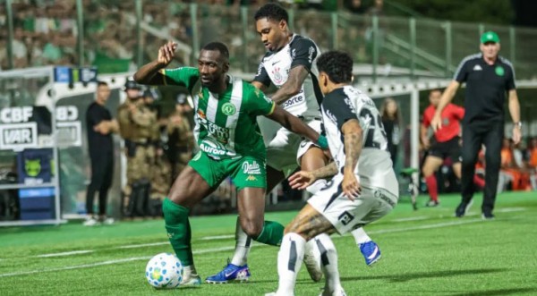 Chapecoense e Corinthians empatam sem gols na Arena Condá pelo Brasileirão