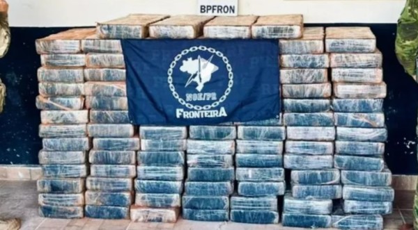 Carro roubado é detido com mais de 1 tonelada de maconha no Paraná