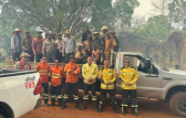 Bombeiros de SC resgatam grupo de brigadistas durante combate às chamas no MT