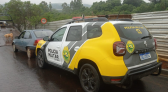 Carro com alerta de furto é encontrado abandonado em condomínio em construção
