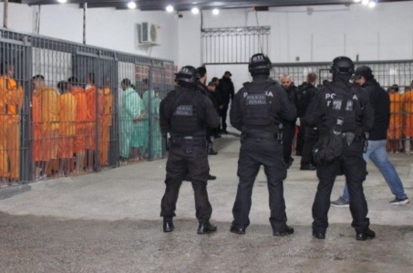 SAP realiza maior transferência de detentos para outro estado já registrada