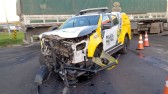 Acidente entre viatura da PM e caminhão mobiliza autoridades