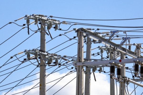 Morador é levado à delegacia após suspeita de furto de energia elétrica