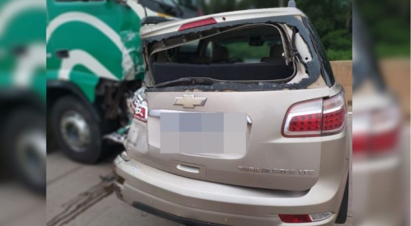 Homem fica ferido em acidente entre carro e carreta na BR-163 em Capitão Leônidas Marques