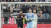 Flamengo vence o Corinthians de virada e se isola na liderança do Brasileirão