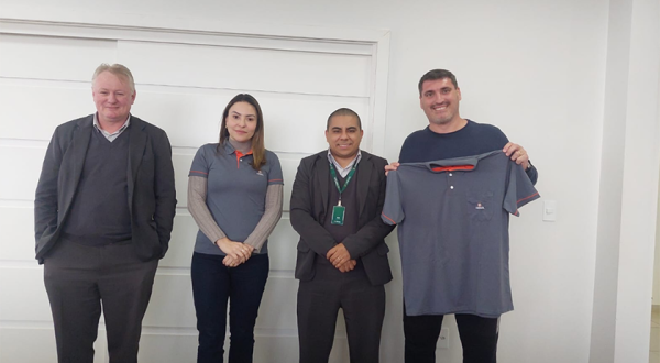 Cresol Evolução fecha parceria com a administração municipal e patrocina uniforme de equipe Cerqueirense