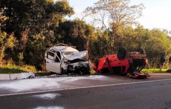 Três pessoas morrem em colisão frontal na BR-282