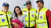 Bebê de 40 dias é salvo por bombeiros após se engasgar com leite materno