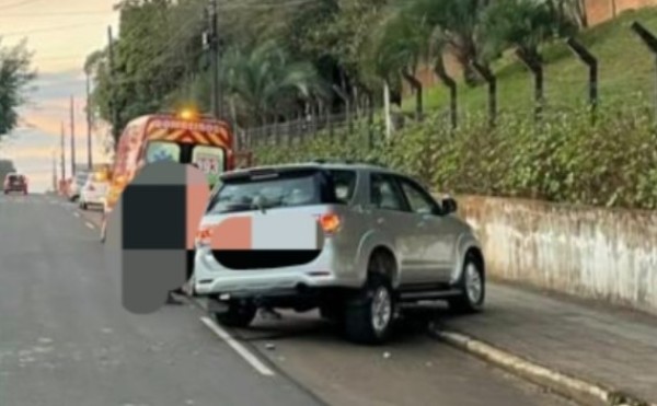 Motorista embriagado é preso após perder controle de caminhonete e bater em canteiro