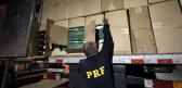 PRF apreende 15 mil pares de calçados falsificados com destino a São Miguel do Oeste
