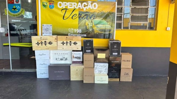 Motorista é flagrado com 204 garrafas de vinho na PR-486