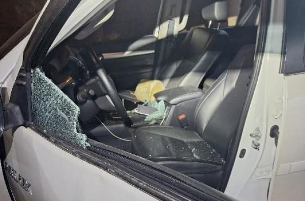 Ladrão invade garagem e furta mochila com notebook e cheques