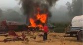 Carreta pega fogo após capotamento na SC 161