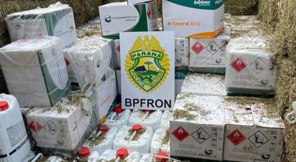 BPFRON apreende caminhão carregado com mercadorias ilegais