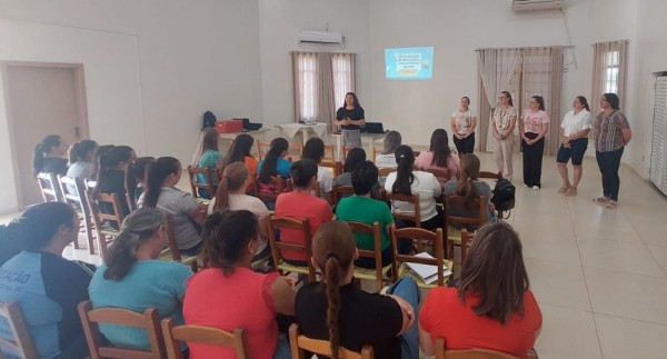 Prefeitura promove capacitação para auxiliares de serviços gerais na área educacional