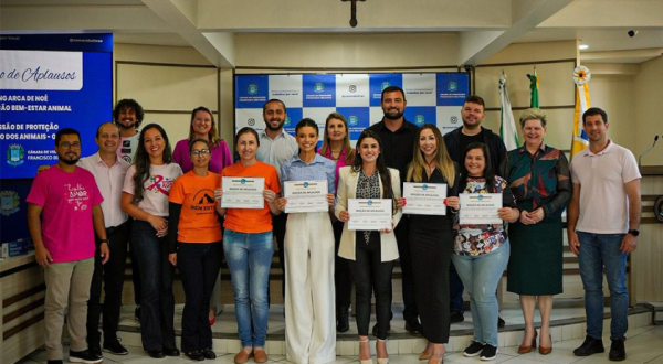 Entidades da causa animal recebem Moção de Aplausos na Câmara de Vereadores