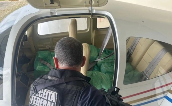 Receita Federal apreende avião com mercadoria milionária em Santa Catarina