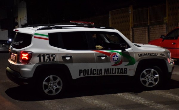 Jovem é flagrado com 22 cigarros eletrônicos durante abordagem policial