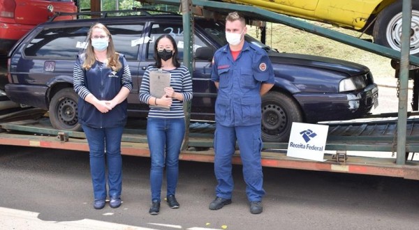 Receita Federal destina sucatas de veículos ao 6º Batalhão do Corpo de Bombeiros de Chapecó
