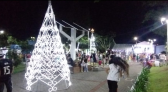 Chegada do Papai Noel, e acendimento das luzes, reúne multidão na praça Dalilo Quintino Pereira