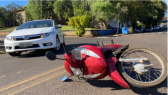 Motociclista fica ferida em colisão