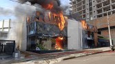 Incêndio mobilizou 24 bombeiros, que utilizaram 57 mil litros de água no combate às chamas