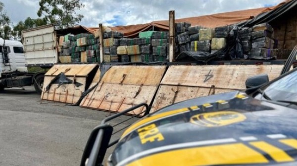 PRF apreende quase 4,5 toneladas de maconha na BR-277