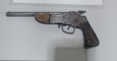 Jovem é preso com arma artesanal