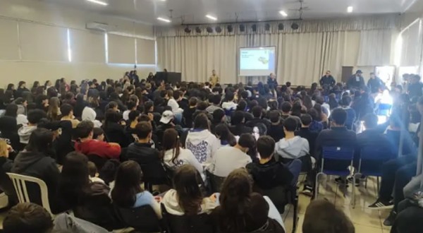 Patrulha Maria da Penha promove palestra sobre proteção à pessoa idosa em colégio
