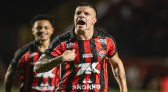 Vitória vence Atlético-MG no Barradão e amplia invencibilidade no Brasileirão
