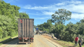 Grave acidente interdita parcialmente a BR-163; Condutor é resgatado gravemente ferido