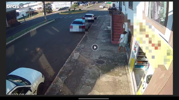 Celular é roubado na manhã de quinta-feira