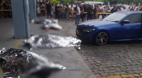 Quatro jovens morrem dentro de automóvel