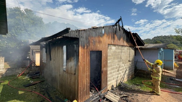 Acusado de incendiar residência no bairro São Miguel é preso pela Polícia Militar