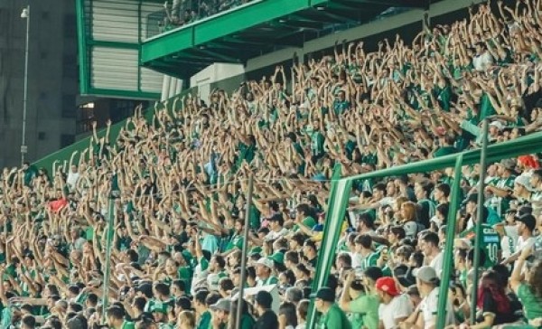 Chape alerta torcida para punição por invasão de campo em caso de título no Catarinense