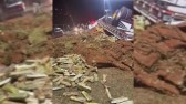 Caminhão com mais de 1 tonelada de maconha tomba em frente ao Batalhão da PM