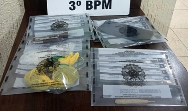 Polícia Militar apreende drogas e detém quatro pessoas