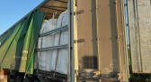 Caminhão com 22 bags de plástico picado é apreendido por suspeita de contrabando
