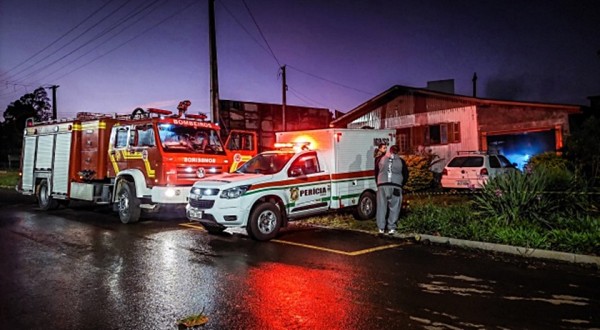 Uma pessoa morre após incêndio em residência