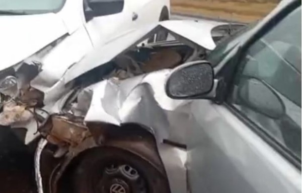 Colisão entre dois veículos deixa uma pessoa ferida