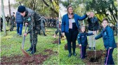 Plantio de árvores celebra o dia de proteção às florestas