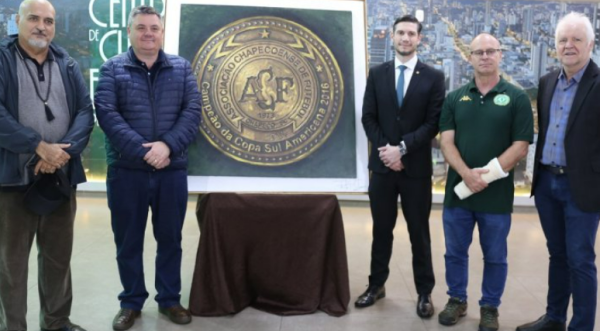 Obra em homenagem às vítimas da tragédia da Chapecoense é entregue