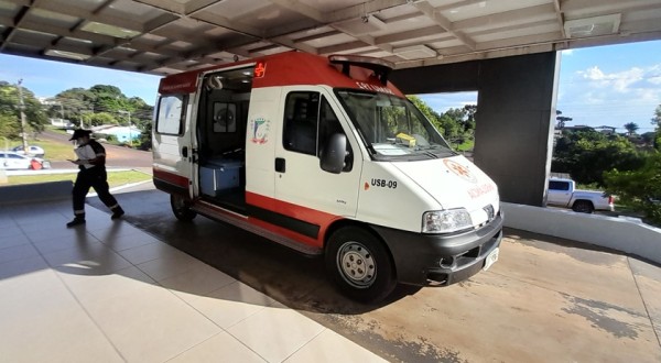 Três pessoas ficam feridas em capotamento nas proximidades da Vila Rural