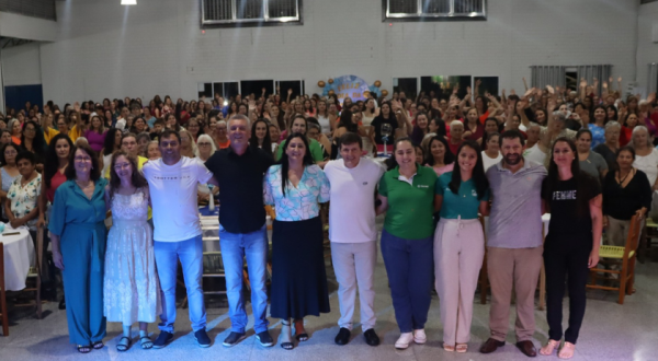 Festa do Dia da Mulher reúne multidão e emociona todas as presentes