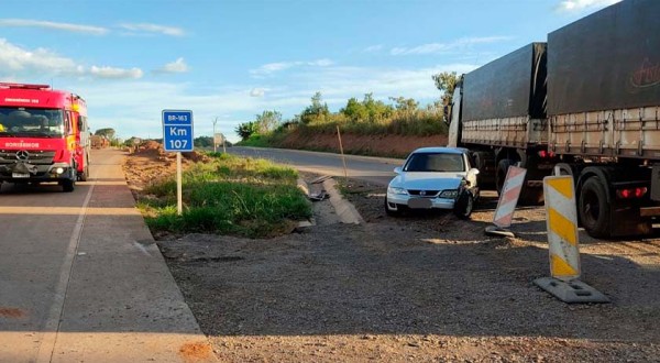 Colisão entre Carro e Carreta é Registrado na BR 163