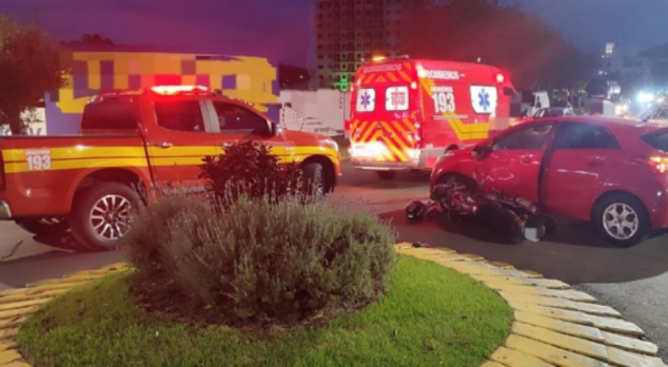 Colisão entre carro e motocicleta deixa dois feridos