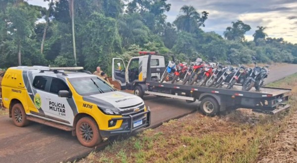 PM encerra manobras perigosas, apreende nove motos e autua motociclistas